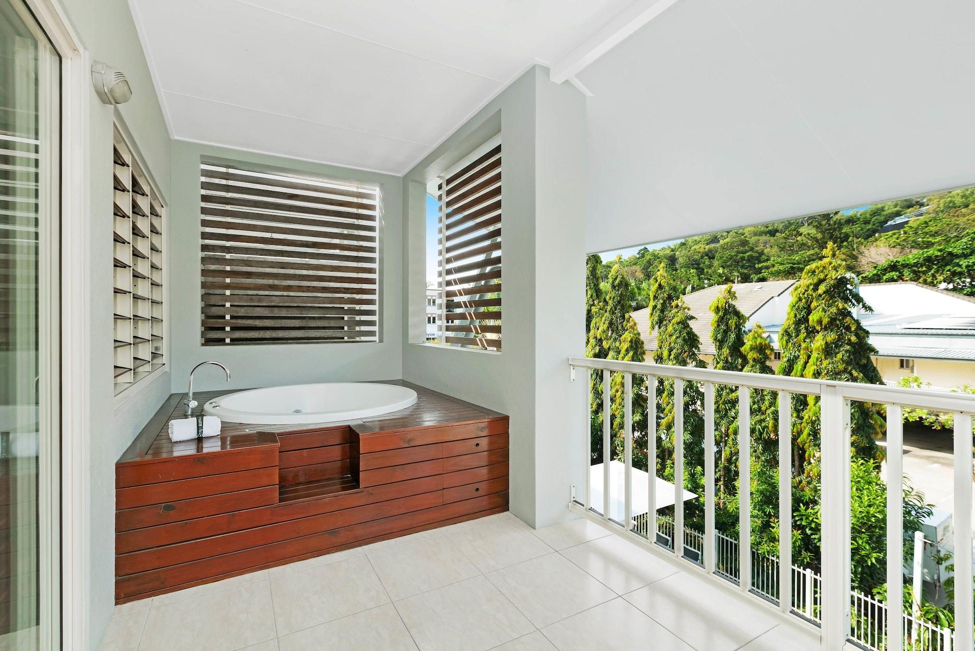 Mantra Aqueous On Port Aparthotel Port Douglas Kültér fotó