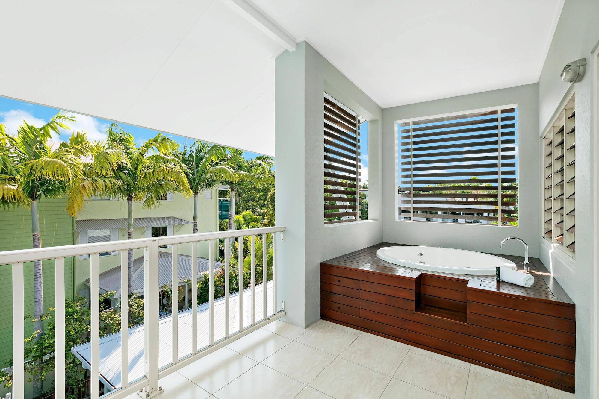 Mantra Aqueous On Port Aparthotel Port Douglas Kültér fotó