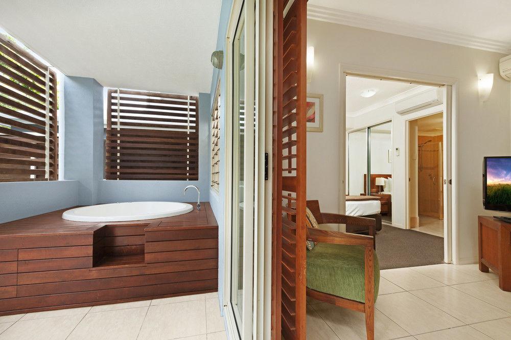 Mantra Aqueous On Port Aparthotel Port Douglas Kültér fotó