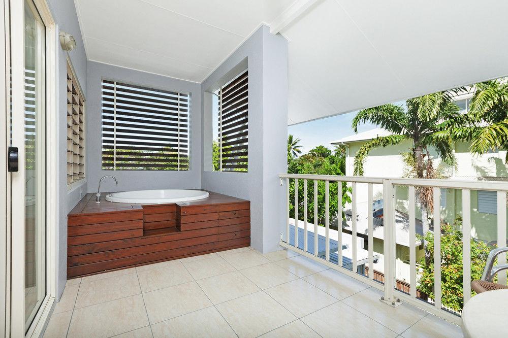 Mantra Aqueous On Port Aparthotel Port Douglas Kültér fotó